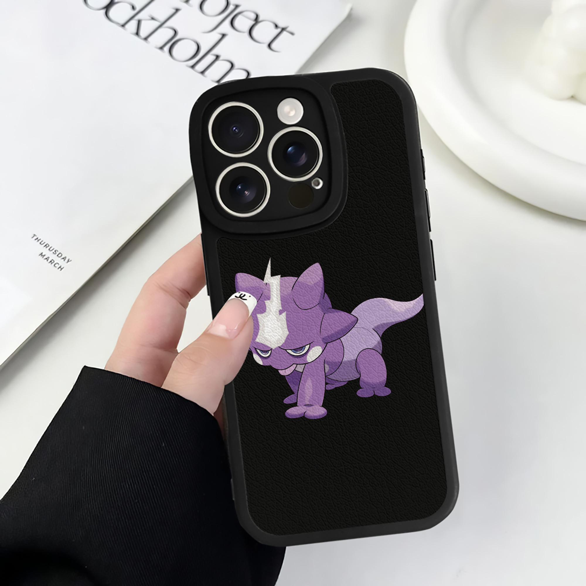 （画像用） ポケットモンスター Pokémon 【iPhone 16シリーズ対応】シリコンスマホケース（レザー調） 材質：シリコン